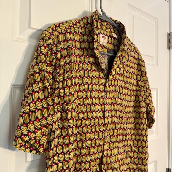 NWT Levi's Button Front Shirt Men's Size M Yellow Cactus Print Hawaiian Casual A - Picture 3 of 10